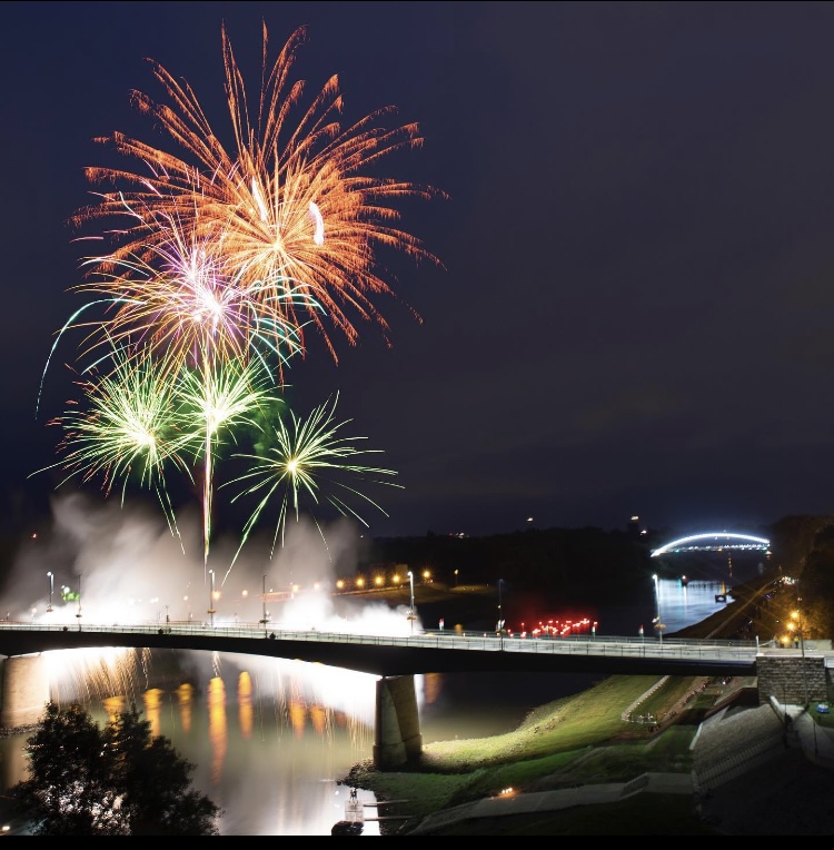 Tűzijáték bemutató - látványos égi show